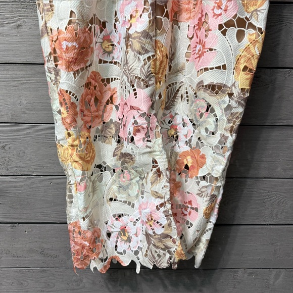 LIKE NEW Elliatt Adelynn Floral Lace Midi Dress Sz Medium - Picture 13 of 15
